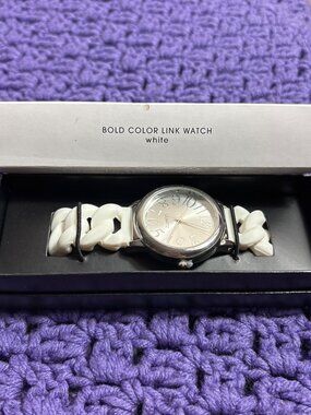 Avon Bold Color Link Watch White New in Box